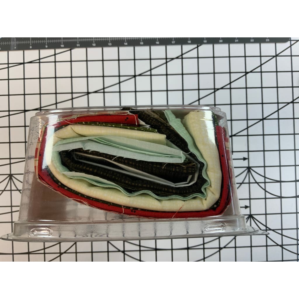 In a Fruit Jar Winter Runner Boxed Kit Art & Crafting