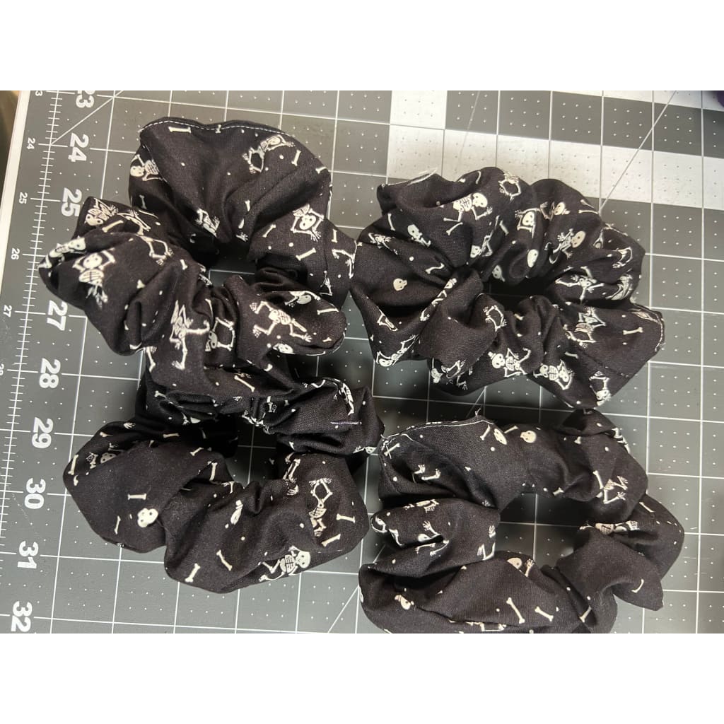 Homemade Glowing hair accessory Black Glowing Arts & Crafts
